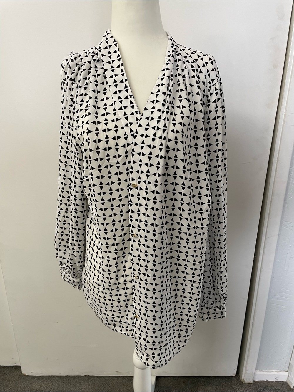 NWT Nine West Black White Triangle Pattern Long Sleeve Blouse Size 1X